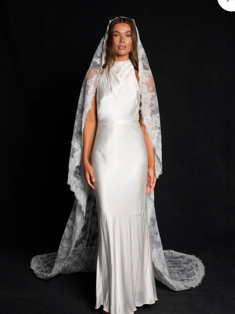 Calily Bridal Freya Veil - Chantilly Mantilla All Over Lace Veil